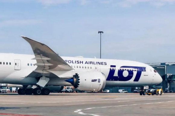 4 May Bay Boeing 787 Dreamliner Phai Ha Canh Khan Cap Vi Cua So Bi Nut