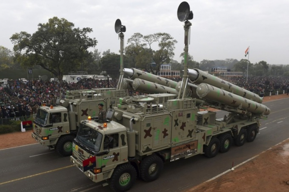 1 An Do Sa Thai 3 Si Quan Vi Ban Nham Ten Lua Brahmos Sang Pakistan