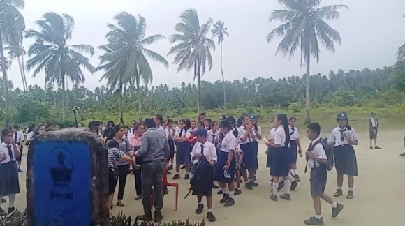 1 Dong Dat Manh Ngoai Khoi Dao Sumatra Cua Indonesia