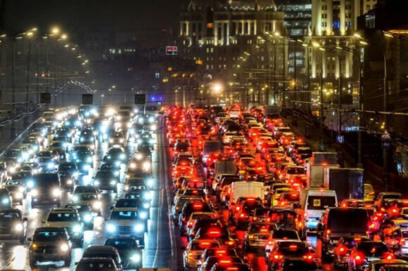 1 Tin Tac Tan Cong Hang Taxi Lon Nhat Nuoc Nga Gay Ra Hon Loan Tren Khap Duong Pho