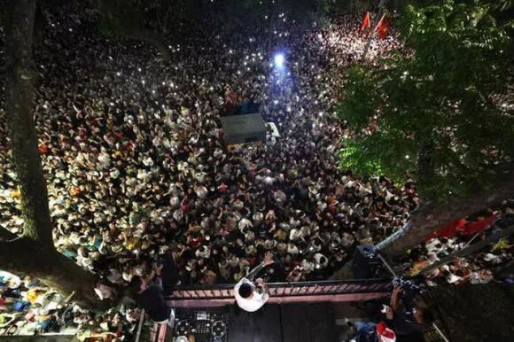 2 Ca Si Tuan Hung Van To Chuc Liveshow Du Da Duoc Chinh Quyen Canh Bao