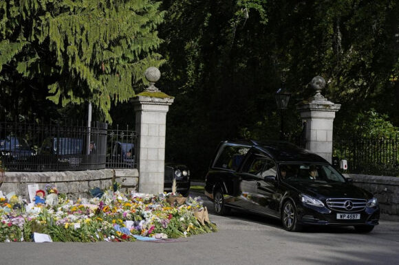 2 Hang Dai Nguoi Tien Dua Linh Cuu Nu Hoang Anh Den Dien Holyroodhouse