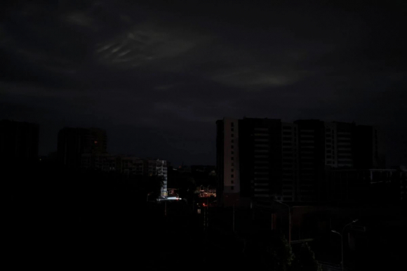 2 Ukraine To Nga Tan Cong He Thong Dien Nhieu Khu Vuc Chim Trong Bong Toi