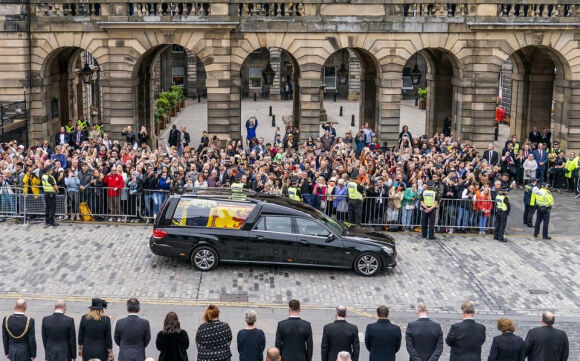8 Hang Dai Nguoi Tien Dua Linh Cuu Nu Hoang Anh Den Dien Holyroodhouse