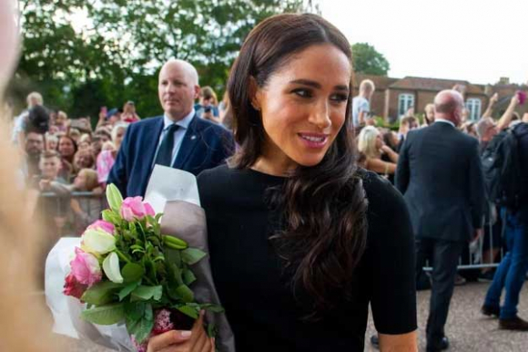 1 Meghan Markle Bi Nguoi Dan Anh Tu Choi Bat Tay