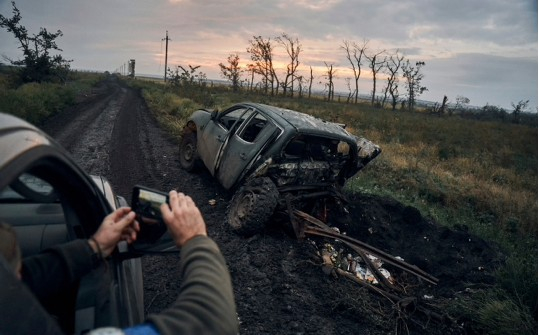 3 Don Hoa Mu Cua Ukraine Khien Nga Choang Vang