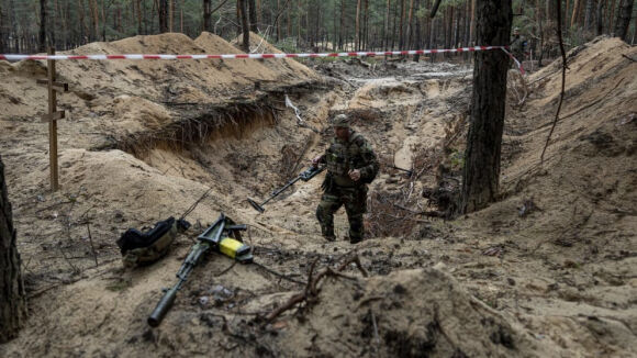 1 Canh Sat Ukraine Phat Hien Mo Tap The Hon 400 Thi The Tai Izium