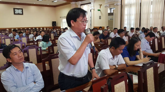 2 Lanh Dao Tinh Len Tieng Vu Nhieu Giao Vien Hue Su Dung Bang Gia