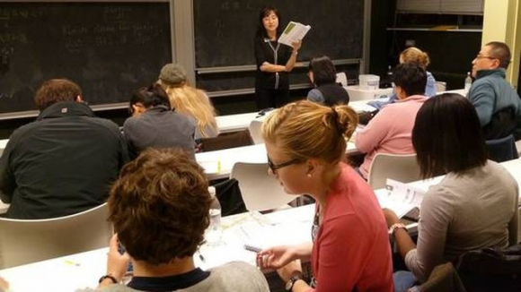 1 Anh Can Nhac Dong Cua Cac Vien Khong Tu