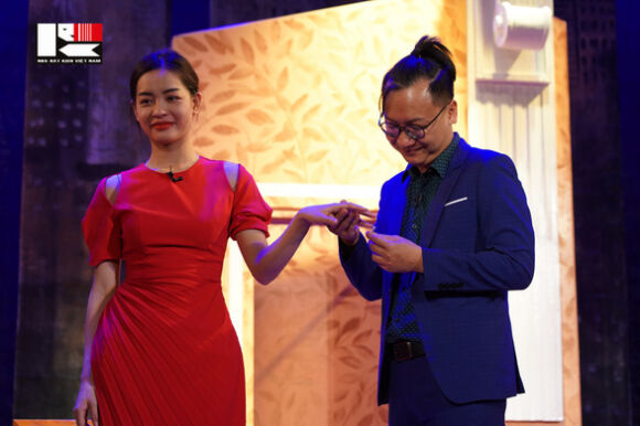 1 Dien Vien Kich Vao Vai Hoa Hau Sa Nga Sap Di Thi Hoa Hau