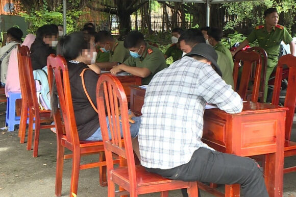 2 Co Gai Chay Khoi Casino Campuchia Khoc Nghen Chung Toi Lua Dao