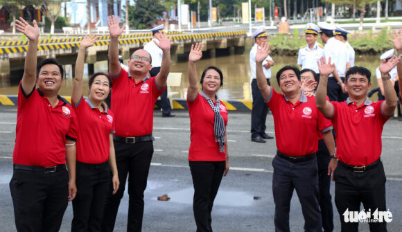 4 Gan 150 Dai Bieu Tphcm Tham Chien Si Va Nguoi Dan Cac Dao Tay Nam Cua To Quoc