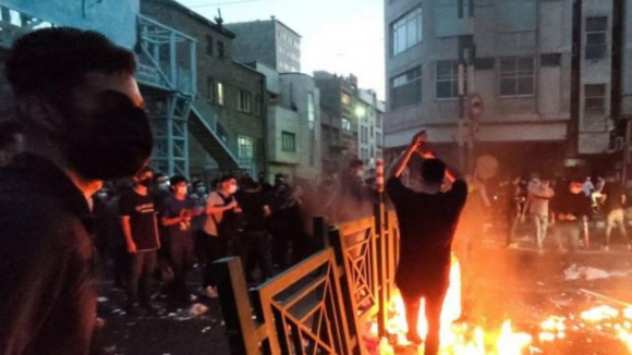 1 Elon Musk Kich Hoat Starlink Cho Iran Trong Luc Bieu Tinh Tiep Tuc