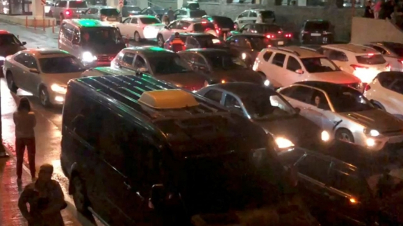 2 Oto Noi Duoi Nhau Roi Nga Sau Khi Tong Thong Putin Phat Lenh Dong Vien