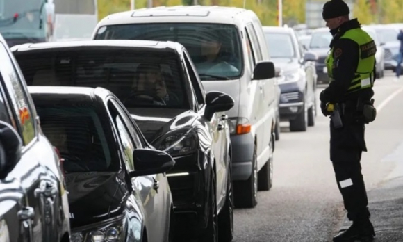 1 Chau Au Bung Tranh Cai Vi Dong Nguoi Roi Nga Sau Lenh Dong Vien