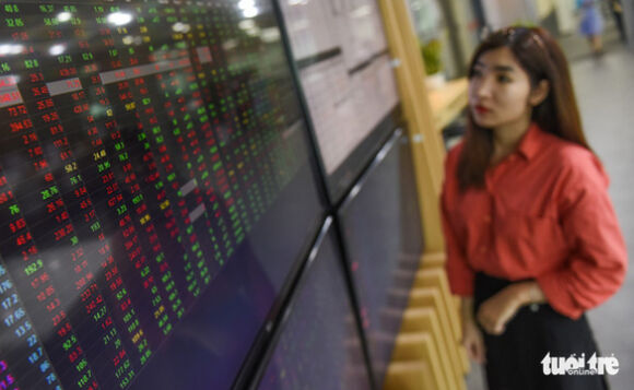 1 Chung Khoan Lao Doc Truoc Lo Ngai Suy Thoai Kinh Te