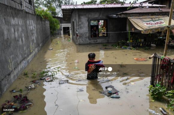 1 Philippines Tan Hoang Sau Khi Sieu Bao Noru Tan Pha