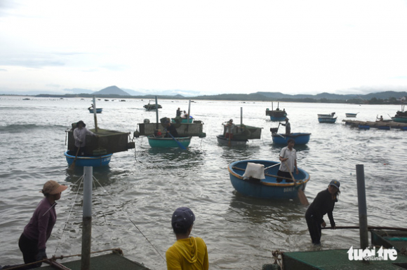 2 Dan Phu Yen Hoi Ha Vot Ca Trieu Con Tom Hum Giong Chay Bao So 4