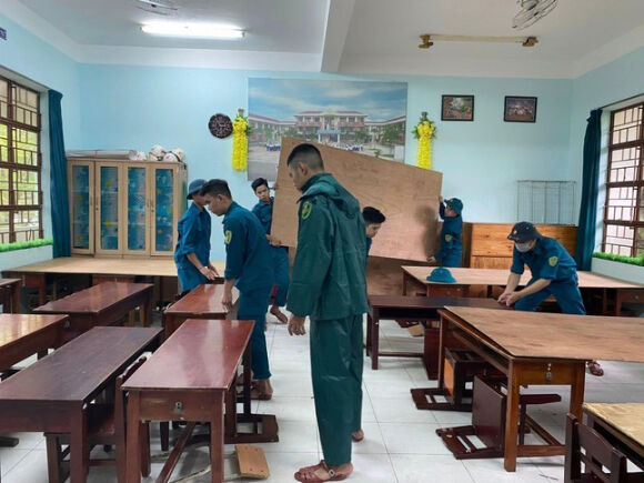 10 Quan Doi Dieu Dong May Bay Xe Thiet Giap San Sang Giup Dan Chong Bao