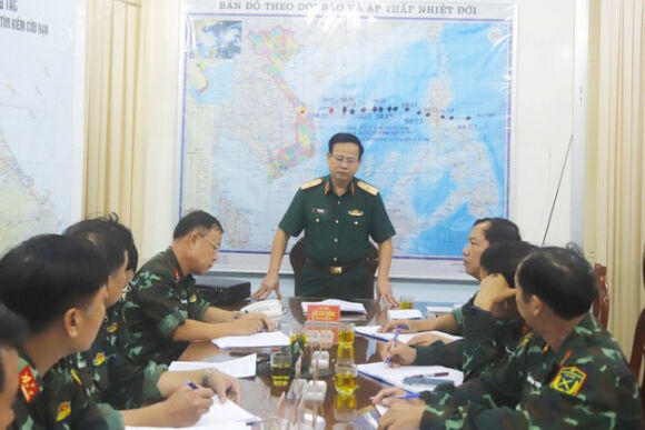 2 Quan Doi Dieu Dong May Bay Xe Thiet Giap San Sang Giup Dan Chong Bao