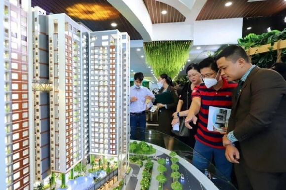 1 Nha Chung Cu Dang Bi Thoi Gia