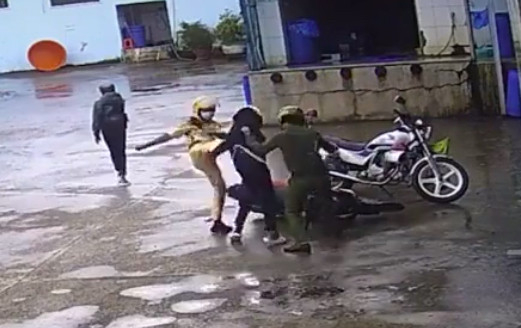 1 Tam Dinh Chi Cong Tac 4 Cong An Vu Clip 2 Thieu Nien Bi Danh