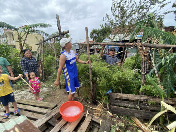 4 Bao Tan Nguoi Dan Hoi An Di So Tan Tro Ve Gio On Roi Tai Qua Nan Khoi