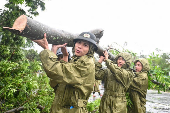 6 Khung Canh Tan Hoang Sau Bao O Quang Nam