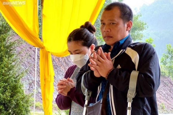 1 Gui Con Chua Benh Nhan Hu Tro Cot Lat Tay Loi Khai Gian Doi Cua Ca 2 Bi Can