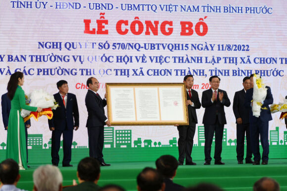 1 Chu Tich Quoc Hoi Vuong Dinh Hue Len Thi Xa De Phuc Vu Nguoi Dan Va Doanh Nghiep Tot Hon