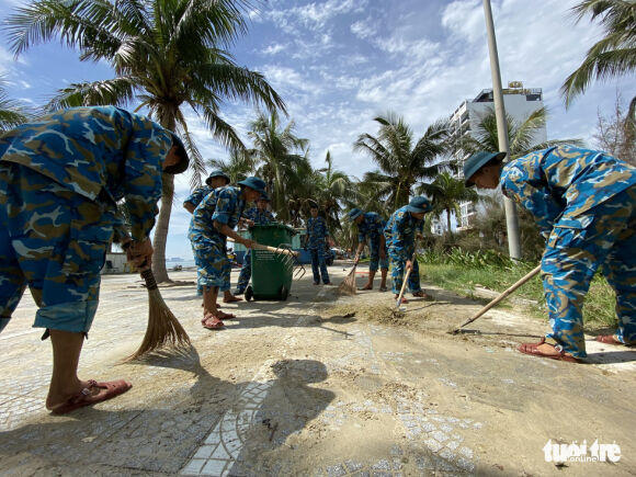2 Dan Da Nang Keo Ra Bien Don Cat Lap Beo Dat Sau Bao