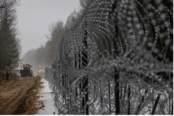 1 Ba Lan Xay Dung Xong Hang Rao Bien Gioi Voi Belarus