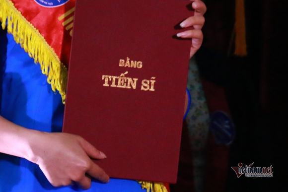 1 Luan An Tien Si Voi De Tai Ve Ao Nguc Gay Xon Xao