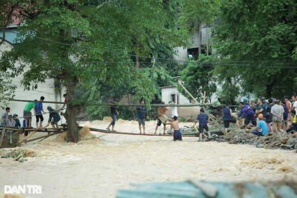 1 Tro Ve Nha Sau Lu Nguoi Dan Gat Nuoc Mat Cao Bun Dat Tim Tai San