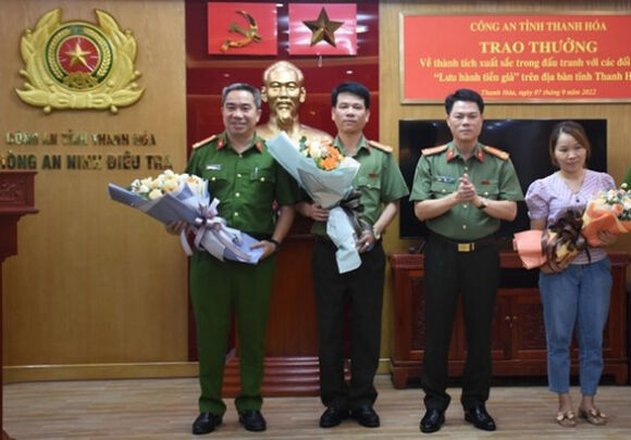 2 Bat Tam Giam Hai Vo Chong Tieu Thu Hang Ti Dong Tien Gia