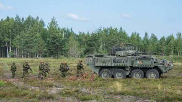 4 Thiet Giap Lav 60 Canada Vien Tro Cho Ukraine Xuat Hien Tren Duong Cao Toc Duc