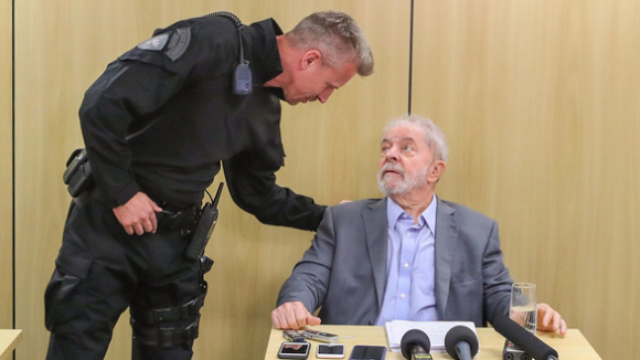 3 Cuoc Doi Dau Giua Donald Trump Xu Nhiet Doi Va Cuu Tong Thong Tung Ngoi Tu