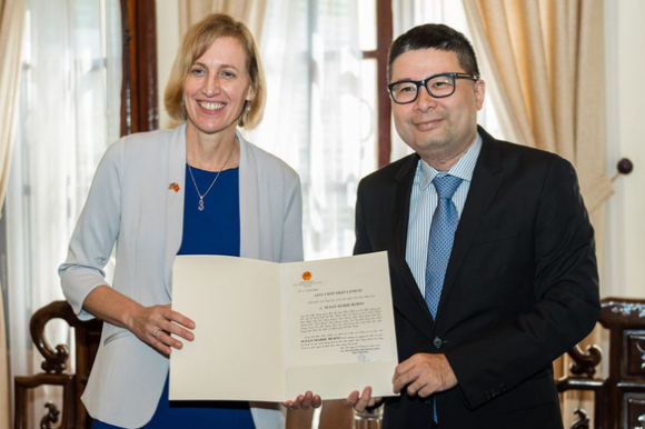 1 Tan Tong Lanh Su My Susan Burns Bat Dau Nhiem Ky O Tphcm