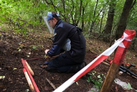 2 Cong Viec Nguy Hiem Cua Nhung Nguoi Do Bom Min Tai Ukraine