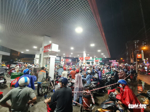 1 Dam Mua Ca Tieng Di 5km Toi Ba Cay Xang Moi Do Duoc Xang