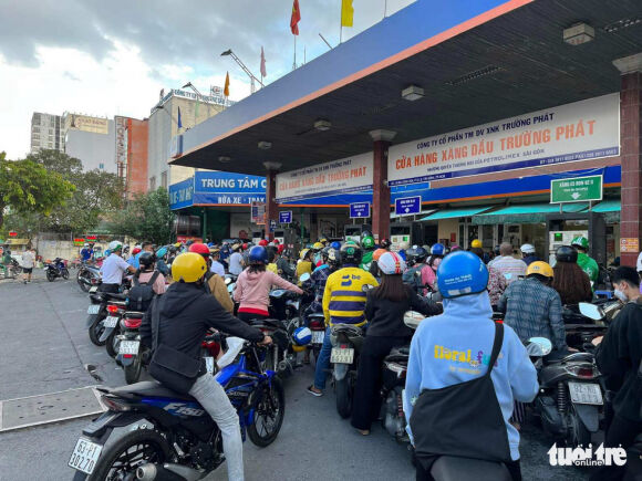 3 Dam Mua Ca Tieng Di 5km Toi Ba Cay Xang Moi Do Duoc Xang