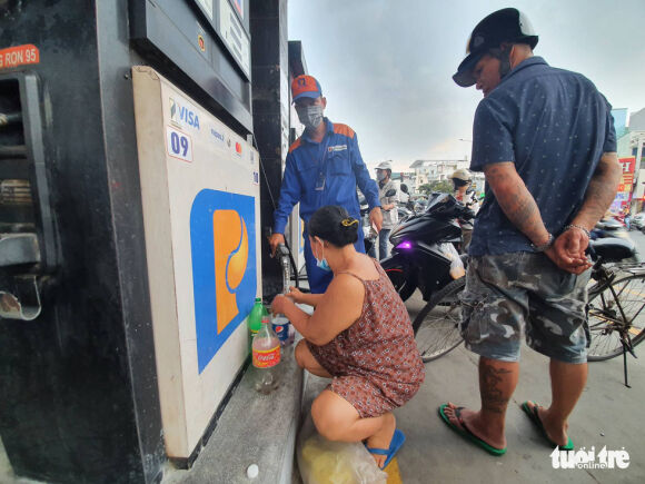 4 Dam Mua Ca Tieng Di 5km Toi Ba Cay Xang Moi Do Duoc Xang