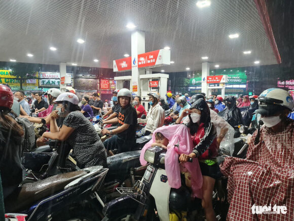 7 Dam Mua Ca Tieng Di 5km Toi Ba Cay Xang Moi Do Duoc Xang