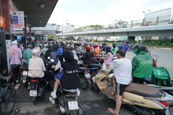 3 Tai Xe Cong Nghe Huy Chuyen Nhieu Nguoi Tat App Vi Het Xang