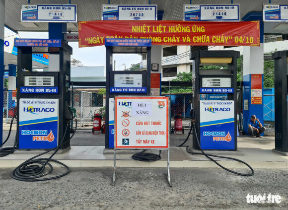 9 Nguoi Dan Tphcm Buoc Sang Ngay Thu Ba Lien Tiep Vat Va Mua Xang