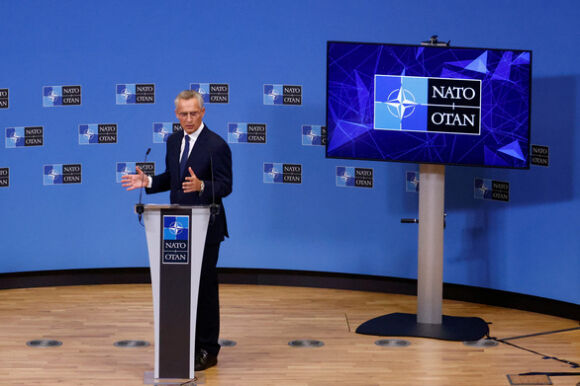 2 Ong Medvedev Nato Thua Nhan Tham Gia Vao Xung Dot O Ukraine