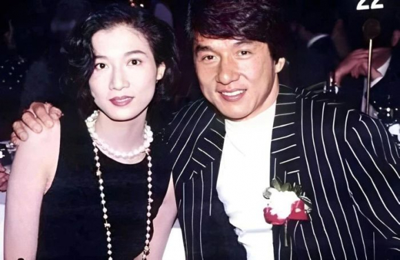 6 Cuoc Song Bi Kich Cua Con Gai Bi Thanh Long Bo Roi