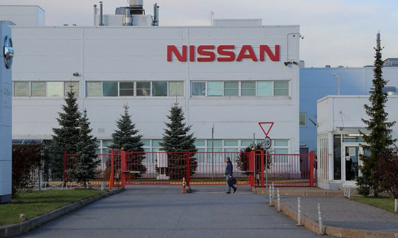 1 Nissan Ban Mang Kinh Doanh Tai Nga Voi Gia 1 Euro