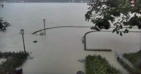 16 Lu Bua Vay Nhieu Tuyen Duong Tp Hue Ngap Sau Di Doi Dan Vung Nguy Hiem