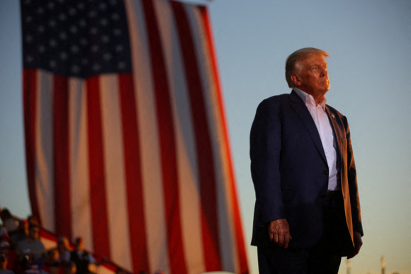 1 Phot Lo Trat Cua Ha Vien Lieu Ong Trump Co Bi Khoi To Va Ngoi Tu